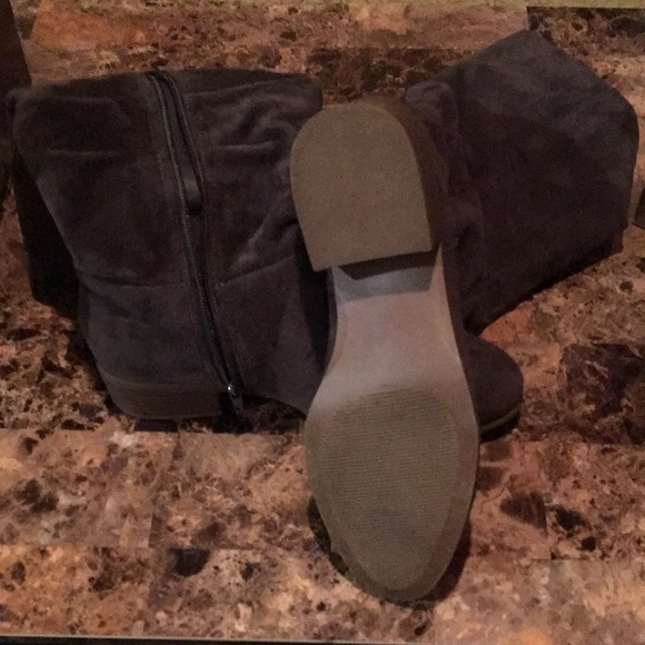 Boots - Picture 4 of 6